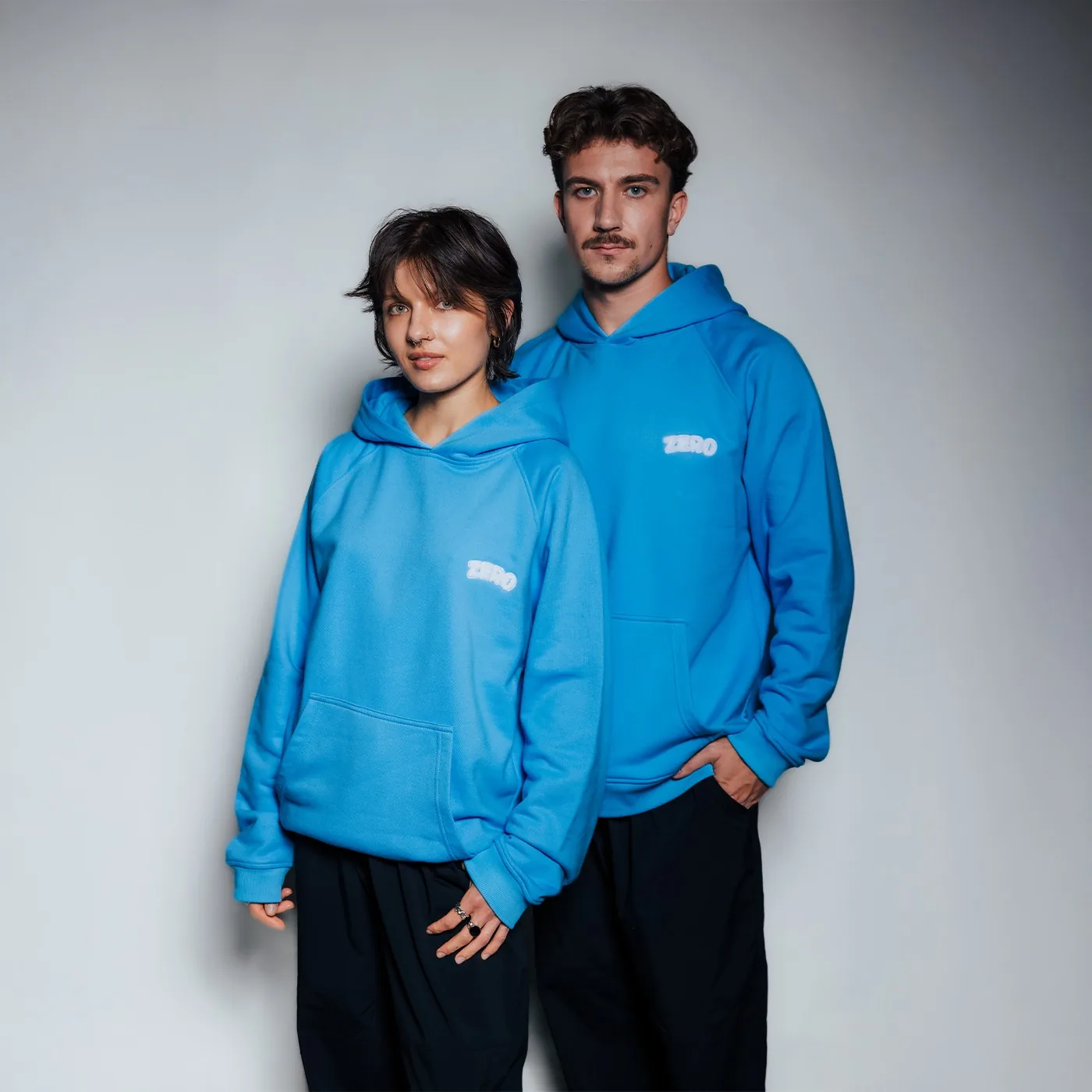 Bluza z kapturem niebieska, logo pluszowe
