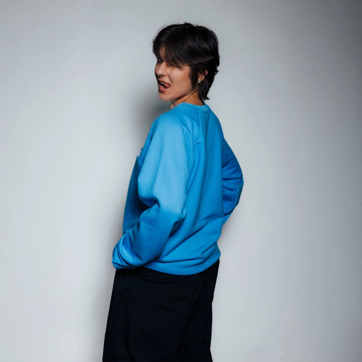 Bluza niebieska, logo pluszowe
