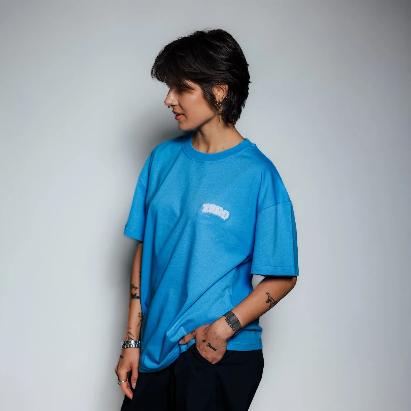 T-shirt niebieski, logo pluszowe